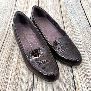 Clarks Everyday Women's Size 7 N‎ Brown Patent Leather Crocodile Print Loafers